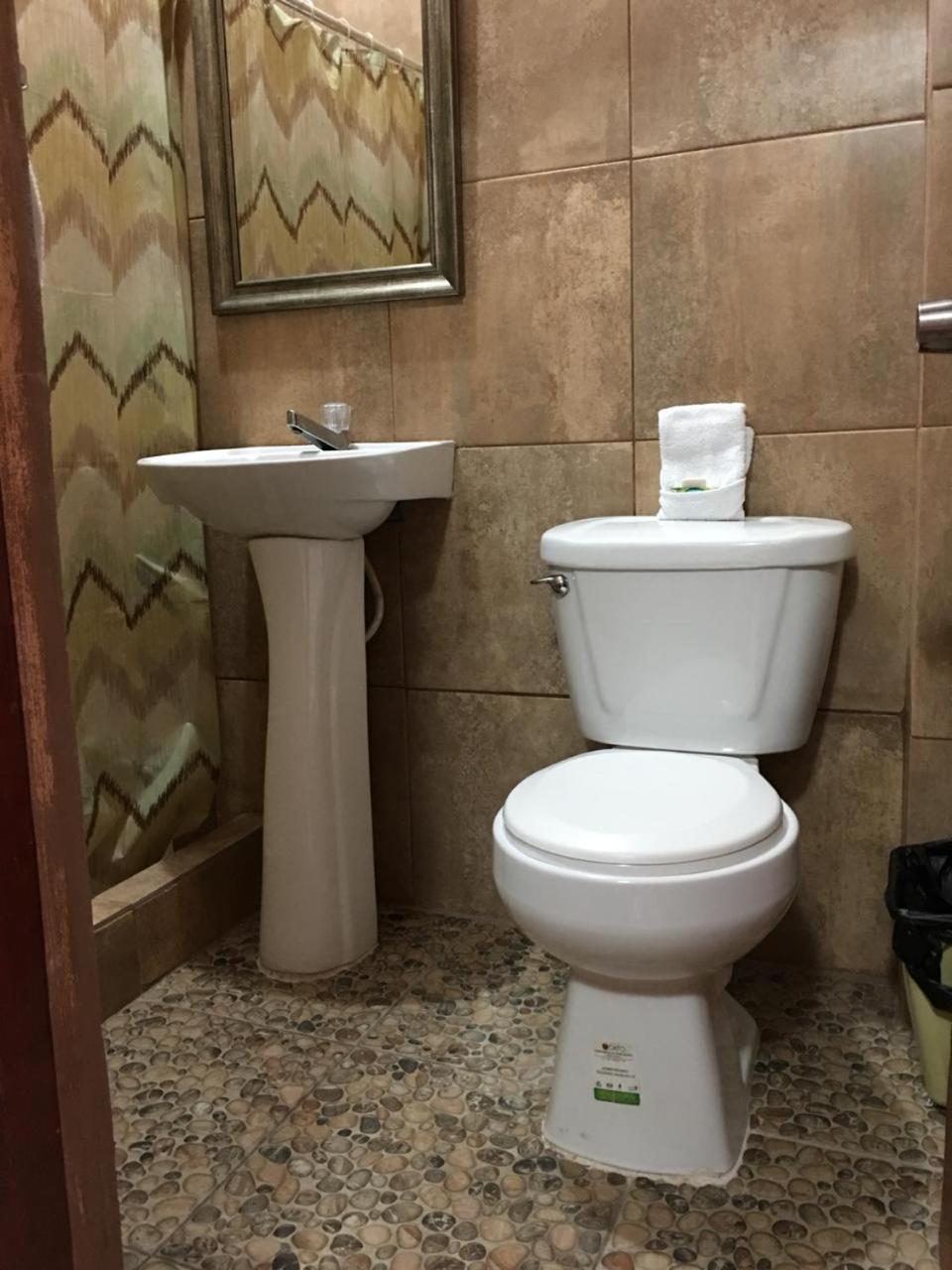 Hotel El Reformador Puerto Barrios Zewnętrze zdjęcie
