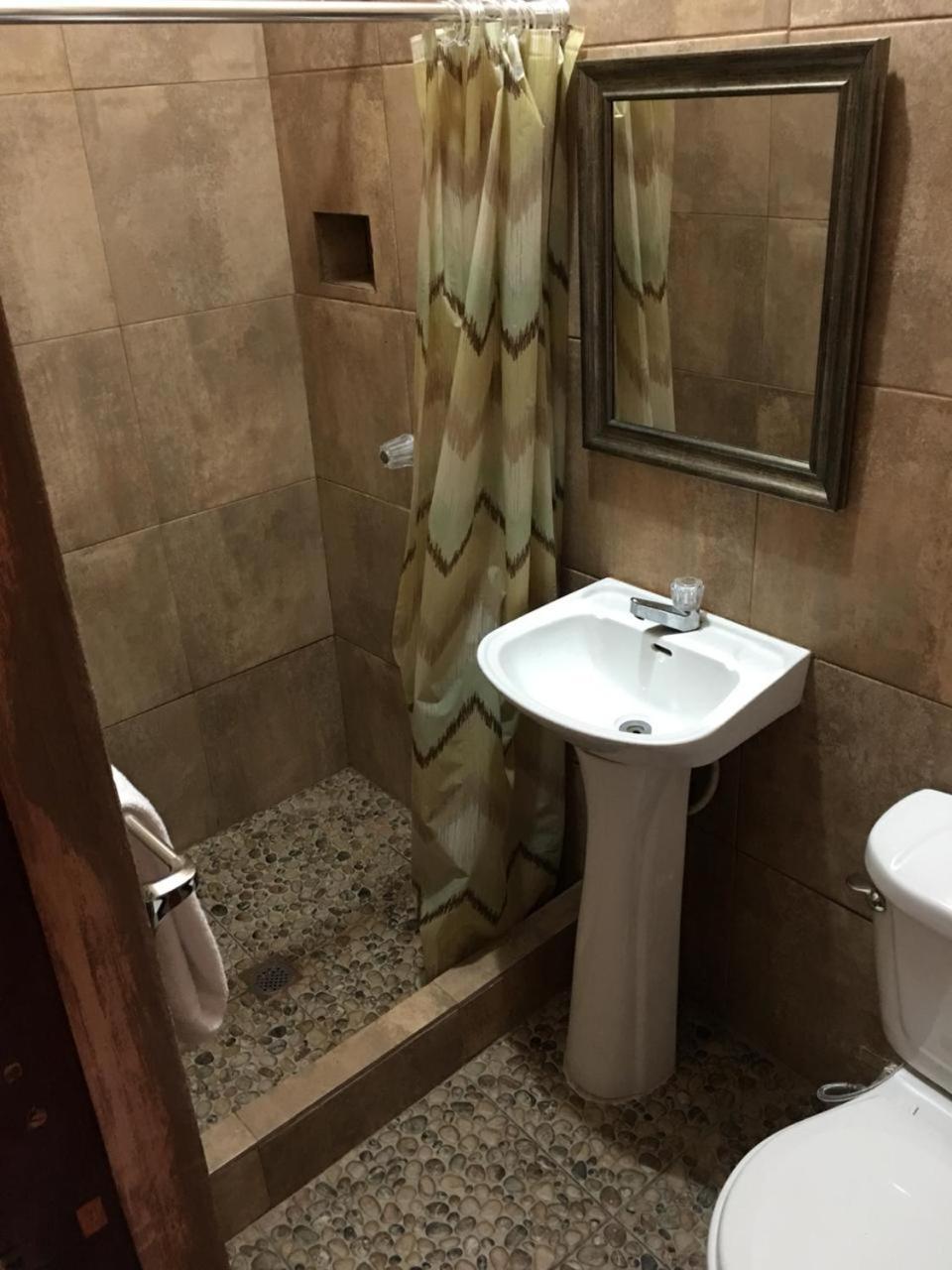 Hotel El Reformador Puerto Barrios Zewnętrze zdjęcie