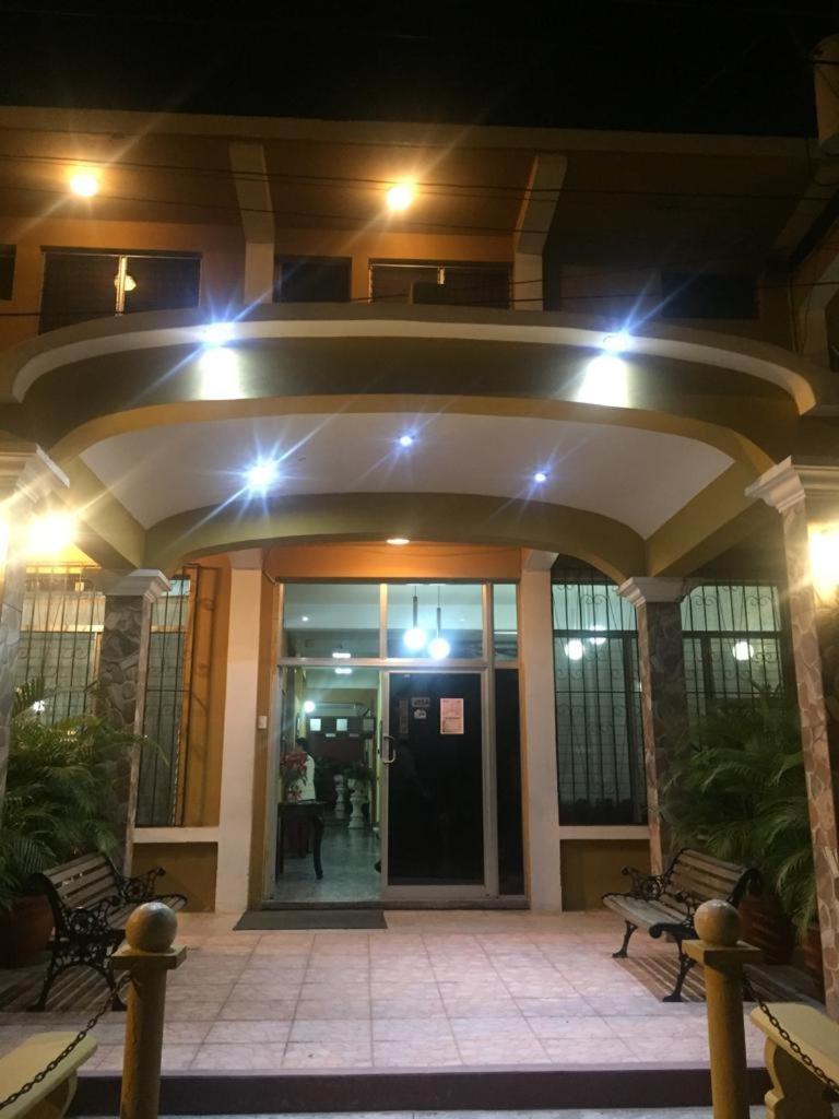 Hotel El Reformador Puerto Barrios Zewnętrze zdjęcie